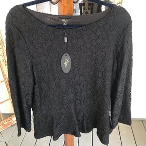 Long sleeve fitted top.